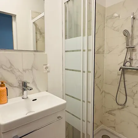 La Coloc' L 3 Avec Salle De Bain & Tv Apartment