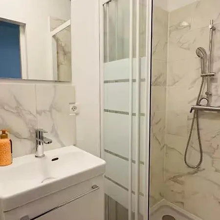 La Coloc' L 3 Avec Salle De Bain & Tv 카스트르